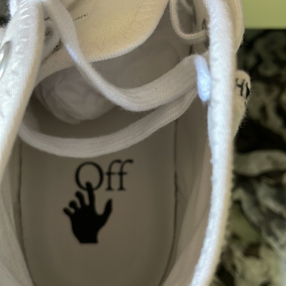 100% Authentic Off White Vulcanized Sneakers - Picture 4 of 10
